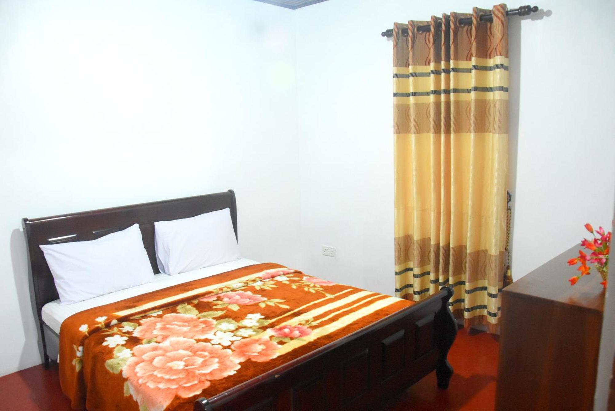 Train View Guest house *